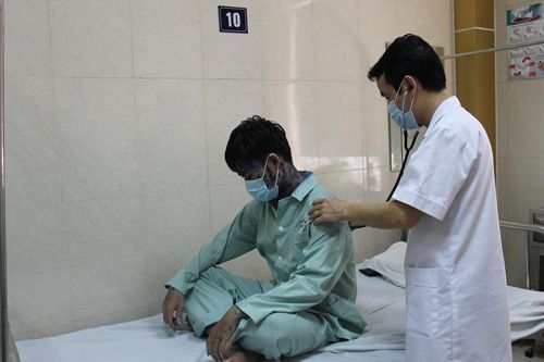 Dịch thủy đậu bùng phát, nhiều người nằm viện mặt xanh như đổ mực