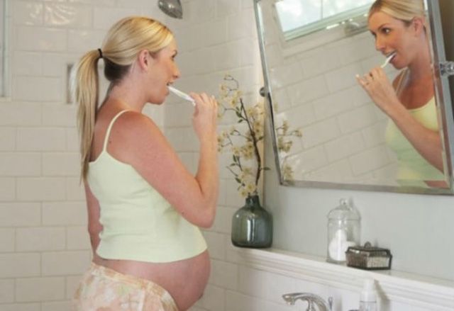 Phụ nữ mang thai cần phòng tránh bệnh răng miệng
