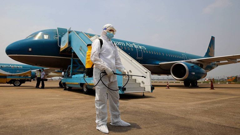Ca nhiễm Covid-19 thứ 45 là tiếp viên Vietnam Airlines, Hà Nội có nguồn lây mới