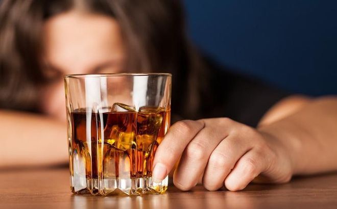 WHO: Uống rượu làm tăng nguy cơ nhiễm, biến chứng bệnh COVID-19