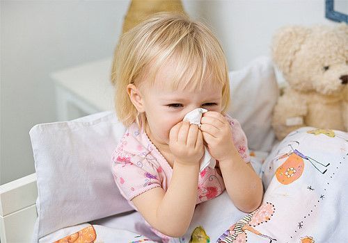Bí quyết cho con khỏe mạnh: Trẻ viêm mũi và họng nên ăn gì?