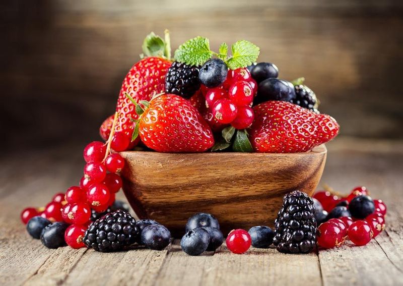﻿Flavanols - hợp chất có trong trà, trái cây họ berry và táo có thể giúp giảm huyết áp cao