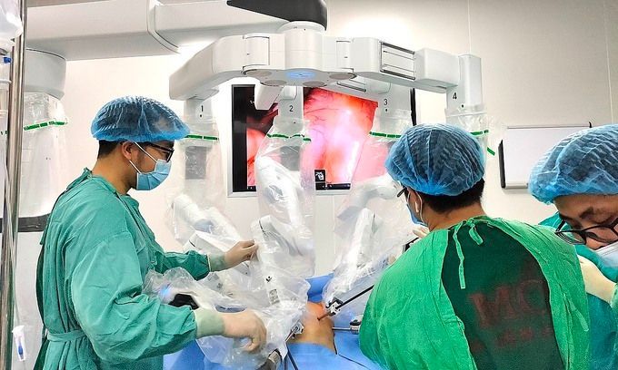 Bản tin sức khỏe 24/03/2021 - Phẫu thuật loại bỏ khối u bằng Robot Da Vinci thế hệ mới nhất