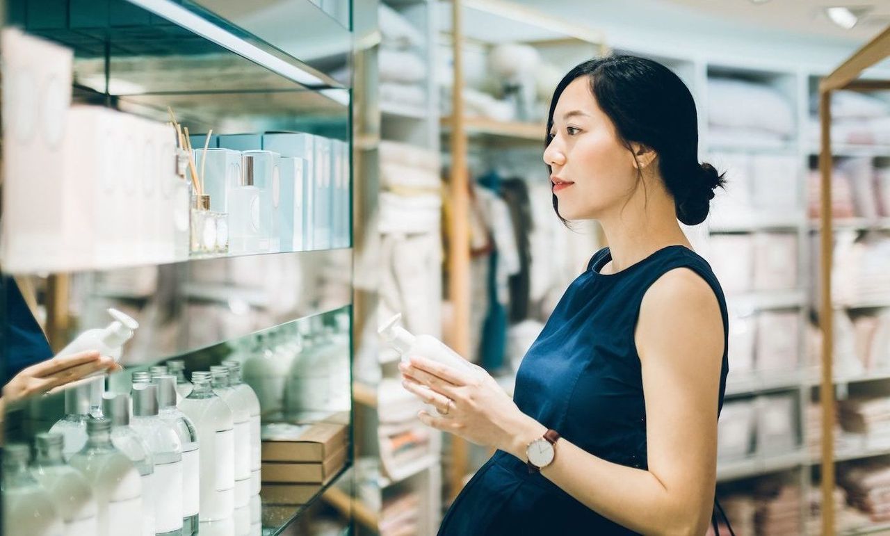 Mẹo chọn mỹ phẩm trang điểm an toàn cho phụ nữ có thai