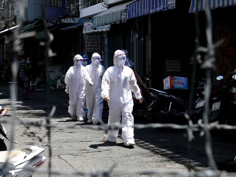 Tất cả quận huyện TP. HCM xuất hiện dịch. Sở Y tế đề xuất giãn cách xã hội thêm 2 tuần