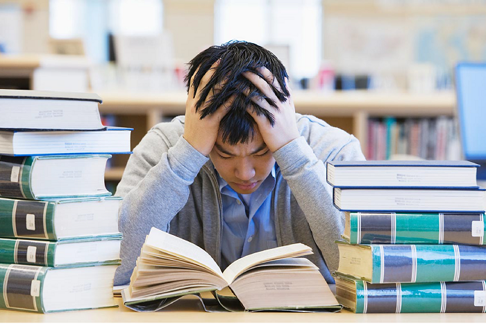 Áp lực thi cử, cha mẹ không nên lơ là với chứng rối loạn tâm thần ở trẻ 