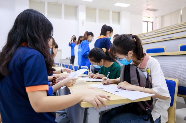 Áp lực thi cử, cha mẹ không nên lơ là với chứng rối loạn tâm thần ở trẻ 