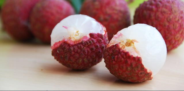 Tuyệt chiêu ăn vải để không bị nóng, ngộ độc