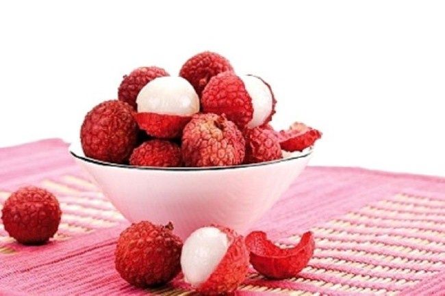 Tuyệt chiêu ăn vải để không bị nóng, ngộ độc