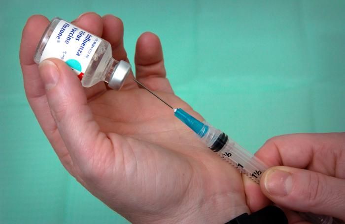 Kháng thể ở người tiêm vắc xin cao gấp 3 lần so với người từng mắc COVID-19