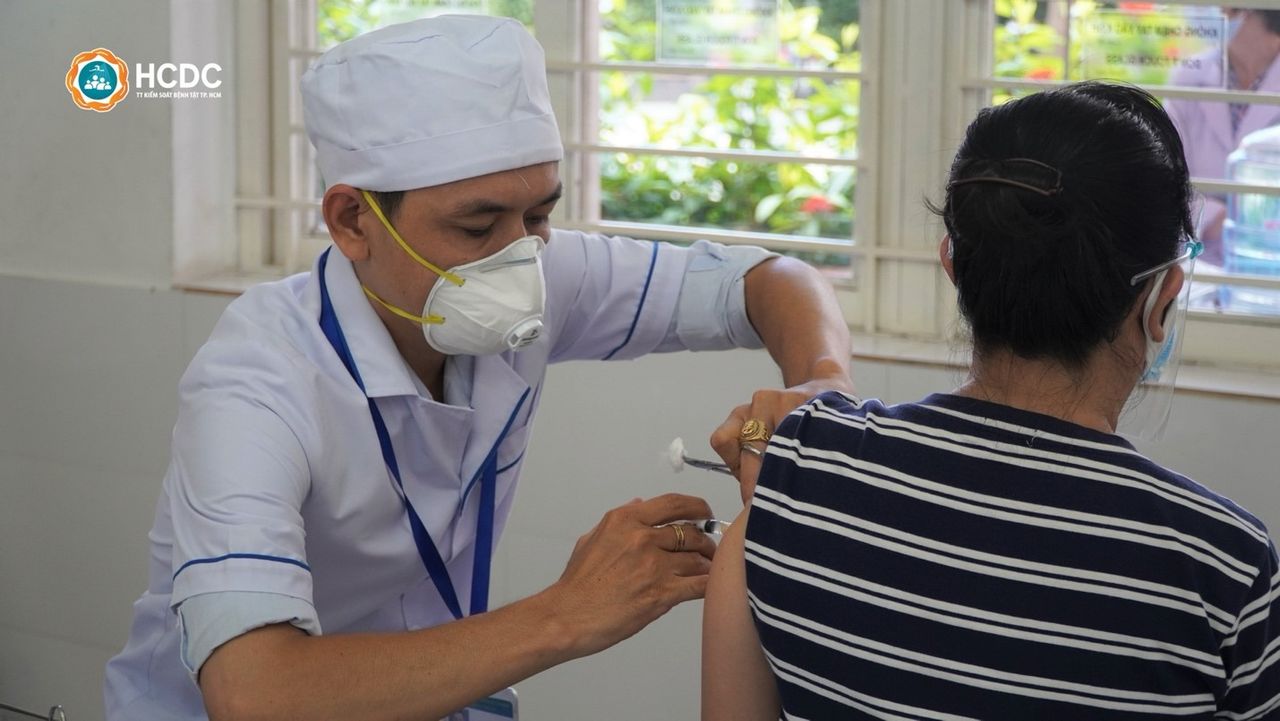 TP. HCM: Toàn bộ người dân trên 18 tuổi sẽ được tiêm vắc-xin phòng COVID-19