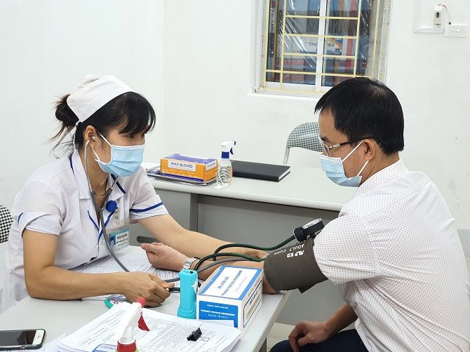 Người có tiền sử dị ứng có nên tiêm phòng vaccine COVID-19? 