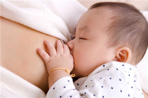 COVID-19 có thể lây nhiễm qua qua việc cho trẻ bú sữa mẹ không?