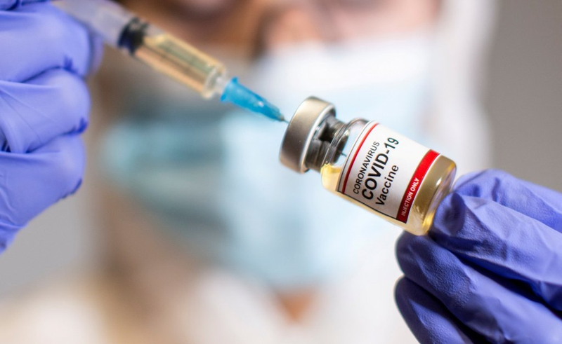 Có nên uống thuốc hạ huyết áp trước tiêm vaccine Covid-19?