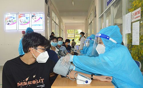 Bộ Y tế quyết định người tiêm vaccine COVID-19 không cần đo huyết áp