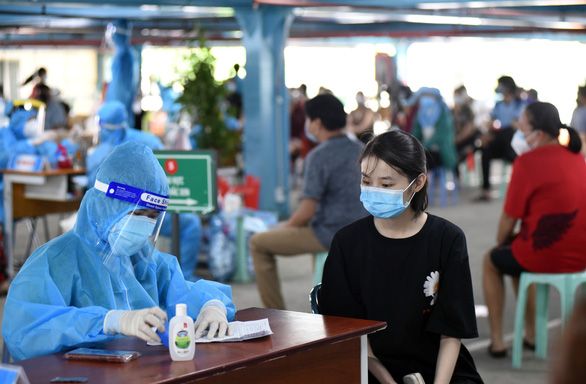 Ai đủ điều kiện có 'thẻ xanh COVID-19' ở TP.HCM và được làm gì?