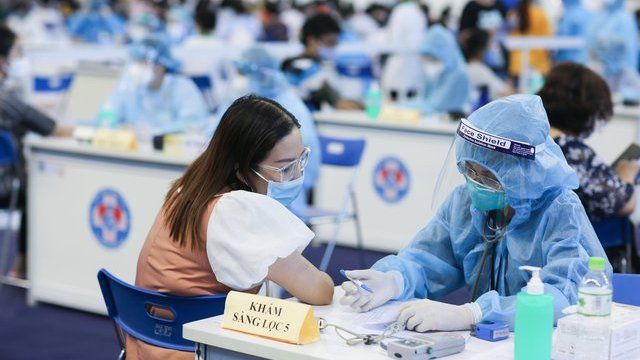 Hướng dẫn mới nhất của Bộ Y tế: Không cần đo huyết áp tất cả người tiêm vaccine COVID-19