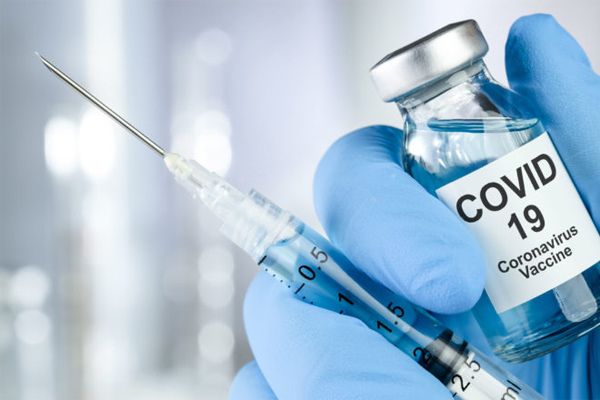 Sốt sau tiêm vaccine phòng COVID-19: Những lưu ý từ chuyên gia