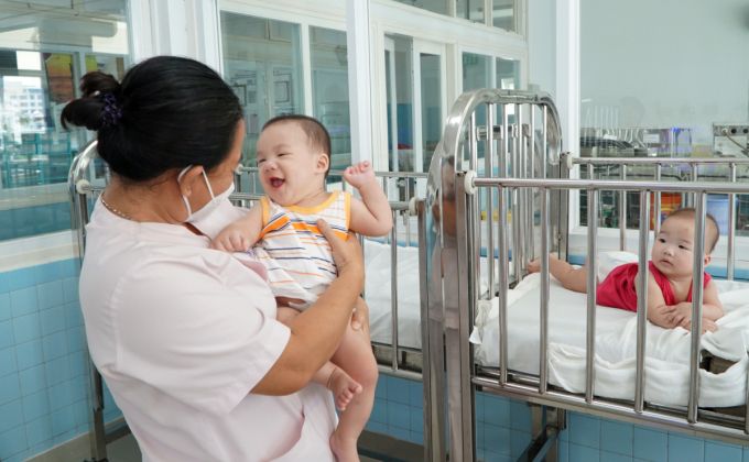 Những đứa trẻ chào đời bị bỏ quên trong đại dịch