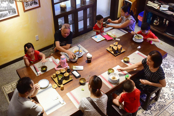 NÓNG: TP HCM đang đánh giá lại việc bán ăn uống tại chỗ!