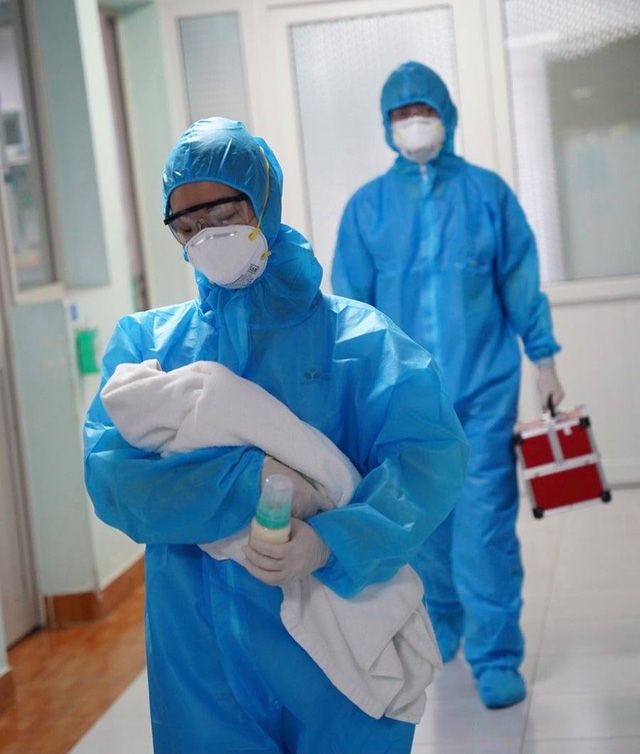 Bộ Y tế: 6 dấu hiệu trẻ mắc COVID-19 chuyển nặng cần đưa tới bệnh viện