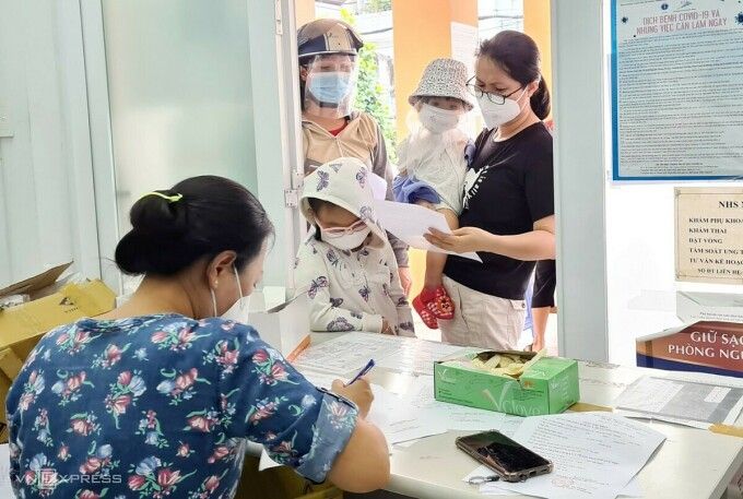 Quá tải ở nơi nhiều F0 nhất TP HCM