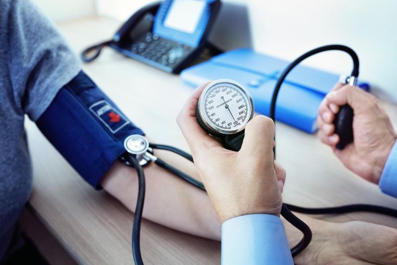 Phòng tránh tai biến cho những người bị tăng huyết áp, tim mạch trong dịp Tết