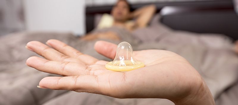 Hướng dẫn sử dụng bao cao su đúng cách cho nam giới trong quan hệ tình dục