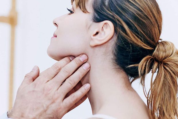 Chỉ với 3 ngón tay, bạn có thể tự kiểm tra xem mình đang có nguy cơ mắc ung thư vòm họng hay không 