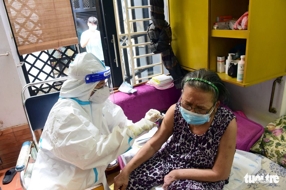 Ai cần tiêm vắc xin mũi 4?