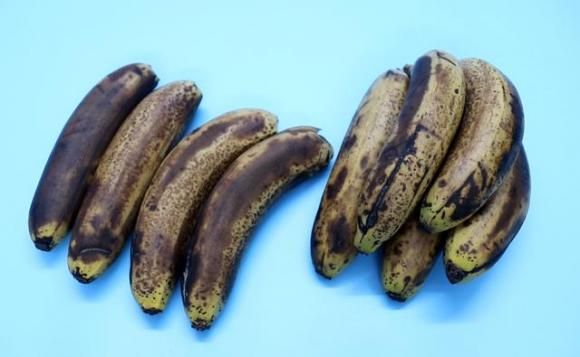 Nên ăn chuối ương hay chín vàng?
