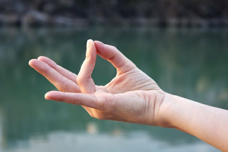  4 bài tập yoga giúp giảm căng thẳng cho ngón tay