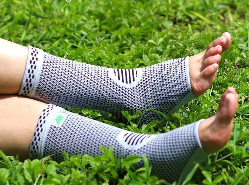 9 cách trị giãn tĩnh mạch chân tại nhà an toàn và hiệu quả