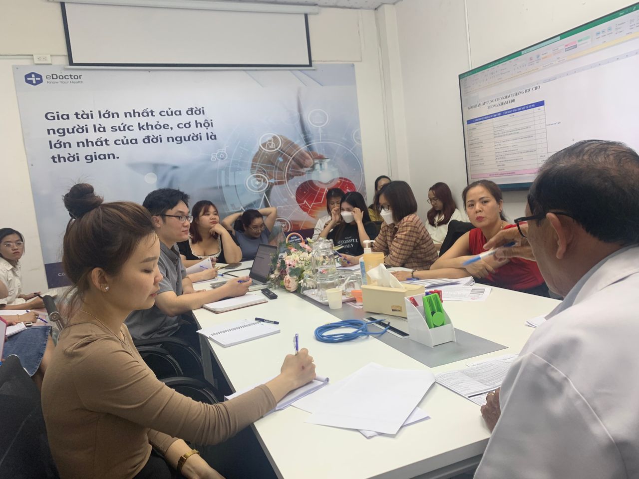 ĐÀO TẠO KỸ NĂNG VÀ CHUYÊN MÔN CHO NHÂN VIÊN EDOCTOR