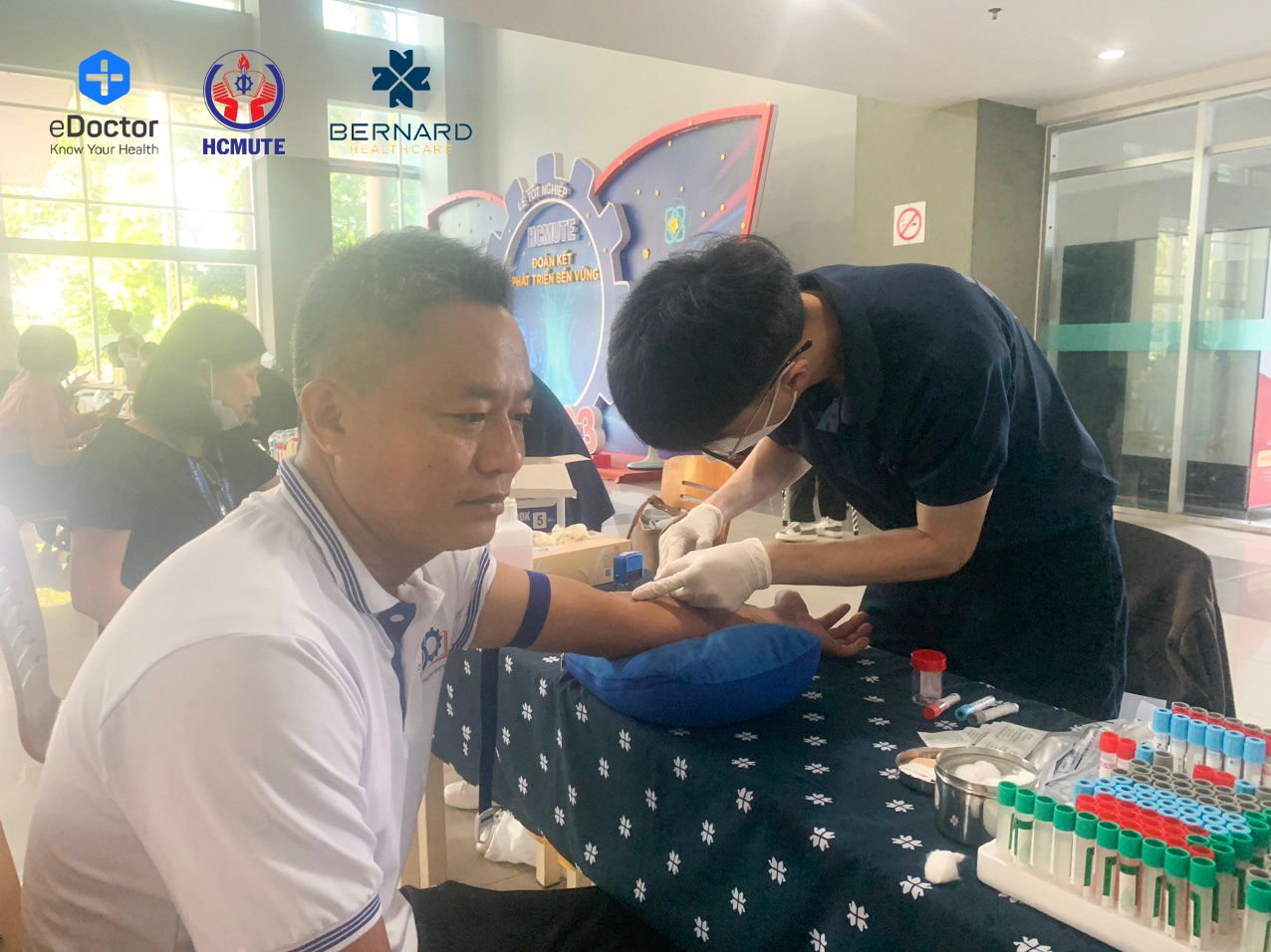 CHƯƠNG TRÌNH KHÁM SỨC KHỎE ĐỊNH KỲ ĐÃ DIỄN RA TẠI ĐẠI HỌC SƯ PHẠM KỸ THUẬT TPHCM